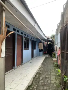 Rumah kontrakan Parigi Curug Tangerang