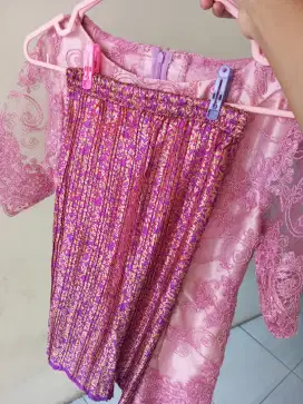 Setelan kebaya tanpa hijab