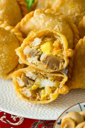 PASTEL AYAM MUSHROOM.