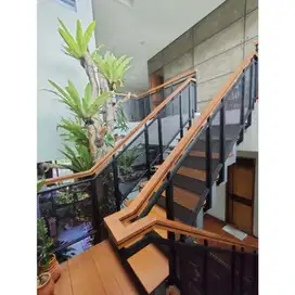 reling balkon pegangan kayu