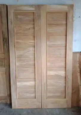 Pintu dobel kayu jati