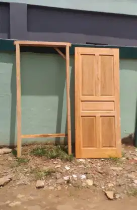 Pintu kusen mahoni