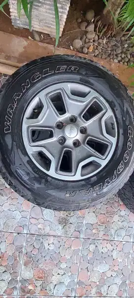 Velg ban jeep rubicon