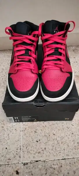 Air Jordan 1 Mid Banned