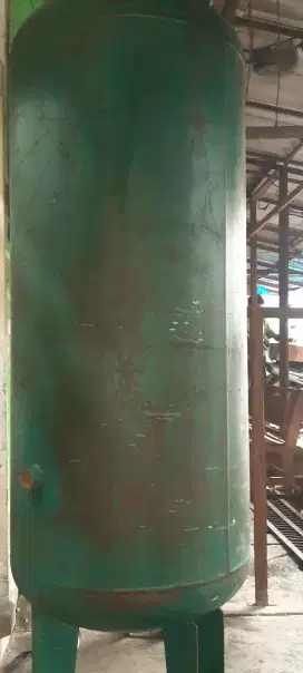 Tabung  kompresor  model  berdiri  volume  1000 L