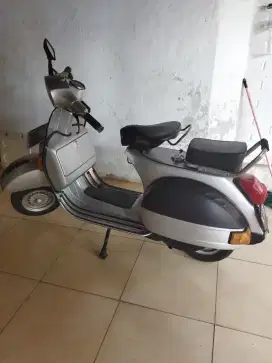 Vespa Super 1983 Tangan pertama Pajak On