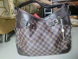 Tas Selempang LV (Louis Vuitton Paris)