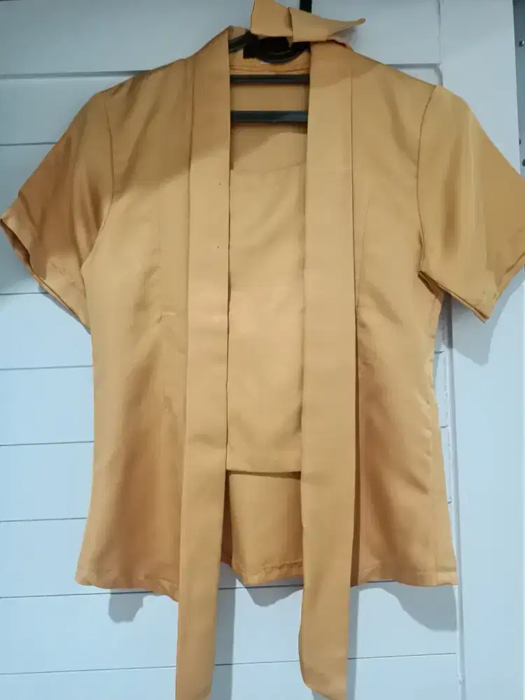 Kebaya Warna Kuning