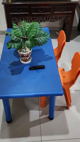Meja Kursi diskusi