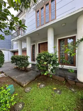 Dijual Rumah cantik di Cempaka Putih siap huni lokasi hunian yg nyaman