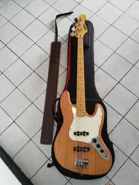 Bass hardee. bonus  tas case dan tali selendang. Pemakaianapik