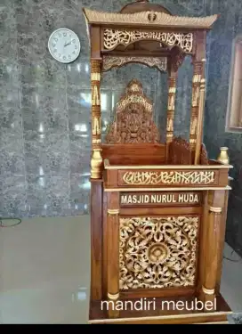 Mimbar masjid mimbar khotbah material kayu jati.