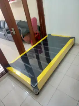 Dipan / Ranjang tempat tidur minimalis