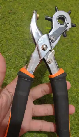 Pembolong Ikat Pinggang