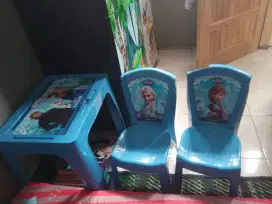 Meja belajar anak