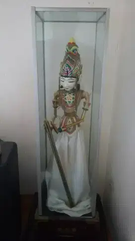 Wayang golek Boks kaca.