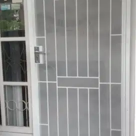 pintu dobel pengaman