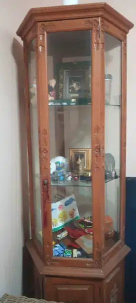 Lemari Pajangan Antik