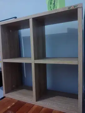 Rak dinding 4 kotak