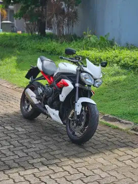 Triumph Street Triple 675R 2015, kondisi like new, cakep, no PR