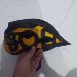 Helm Sepeda Polygon Bolt