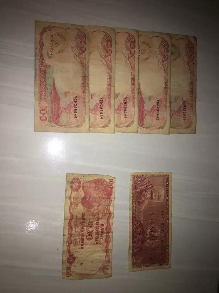 Uang phinisi pecahan 100