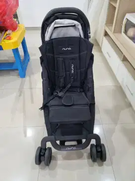 STROLLER NUNA HITAM