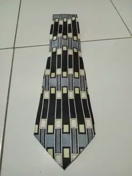 Dasi formal pria