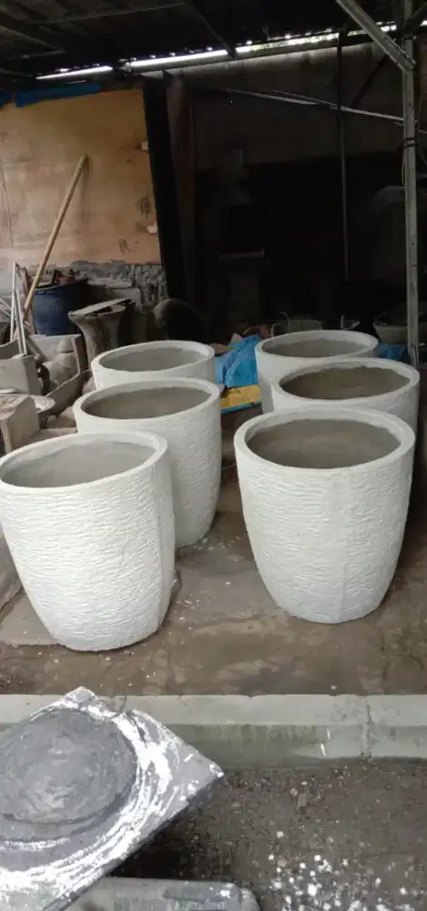 pot cor putih minimalis