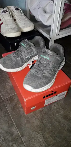 Sepatu Anak Diadora size 33 grey/blue kondisi masih ok