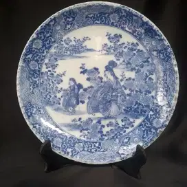 Piring Keramik Biru Putih Kuno - Jepang. Diameter  25 cm.