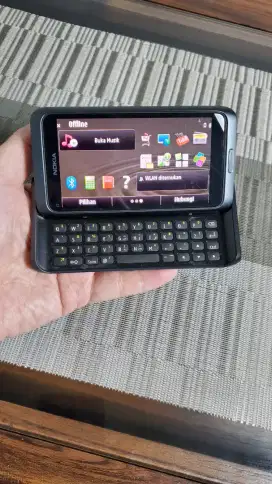 Nokia E7 Comunicator Black Nostalgia edisi koleksi