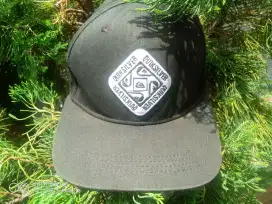 Quicksilver snapback preloved black colour