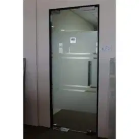 Partisi kaca kantor