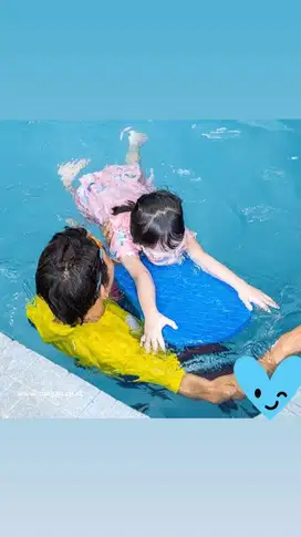 pelatih renang (swimming coach)