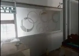 Stiker sanblas dan kaca film bikin kantor jadi adem