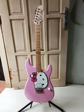 Squier aftinyti hello Kitty