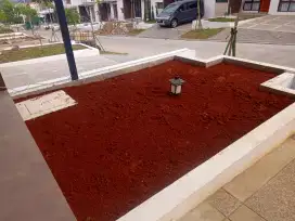 Tukang tanah merah karungan