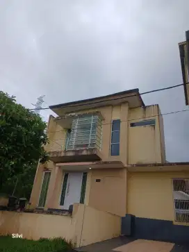 Disewakan rumah 2lantai di CitraLand Manado