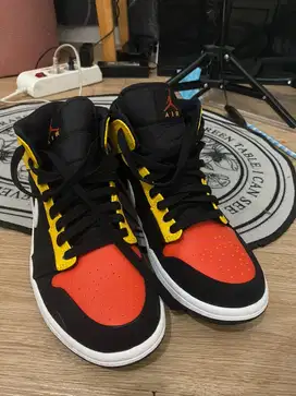 Air jordan 1 mid raygun size US 7,5