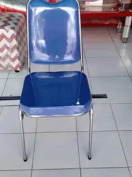 Kursi susun serbaguna terlaris