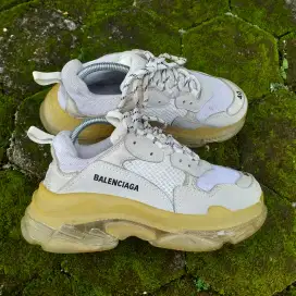 SEPATU BALENCIAGA