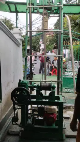 Bor sumur dalam dan rendah. Serpice pompa dan pemasangan intalasi