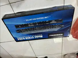 Seperti baru Crossover HARDWELL Cyber-XPro / CYBER-XPRO