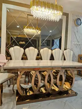 Meja dan kursi makan mewah marmer