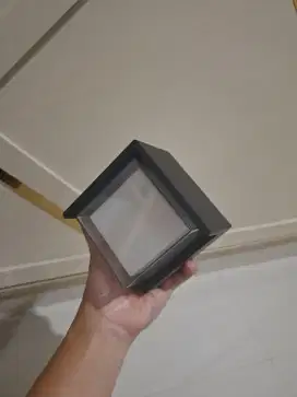 1 unit Lampu dinding Waterproof 5w besi outdoor bekas seperti baru