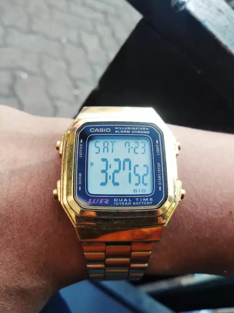 Jam tangan Casio digital unisex