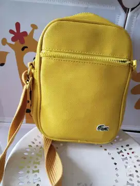 Tas slempang lacoste