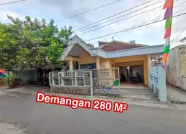Kost Dijual Demangan Baru Luas 280 m² Itung Tanah