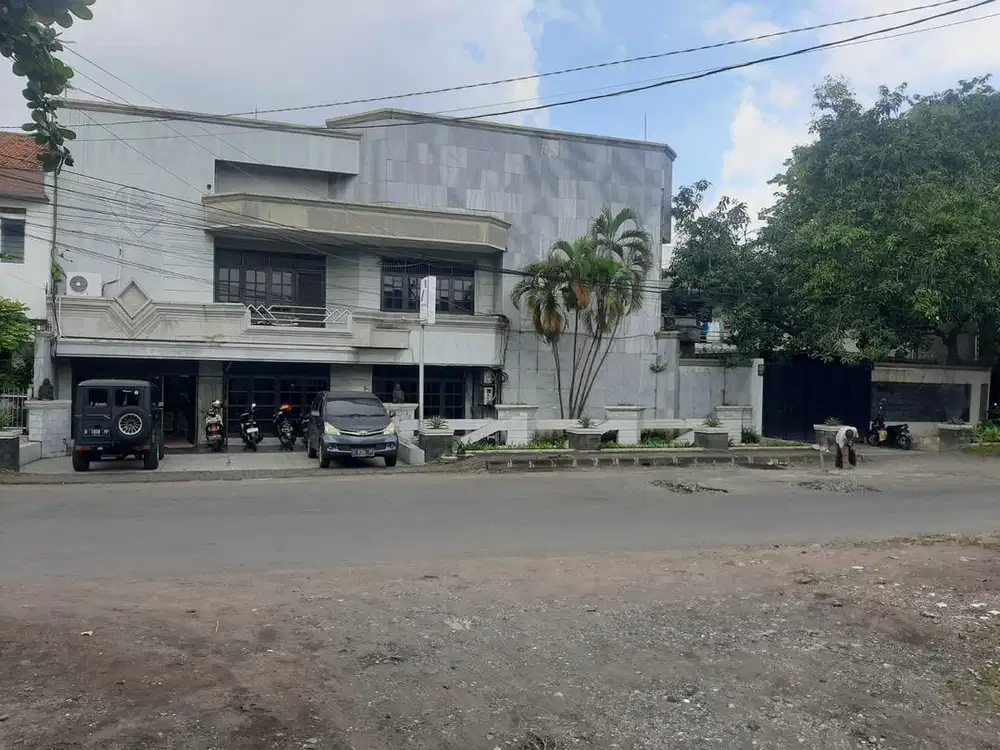 Rumah dua lantai tengah kota semarang jawa tengah